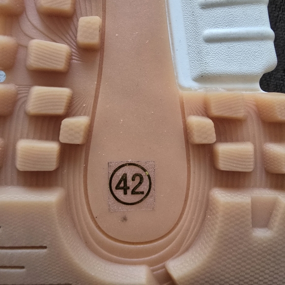 One Fine Day Beige and Ivory Sneakers Sz Eu 42 / US 11 - Picture 7 of 15